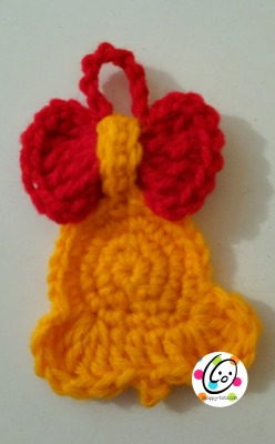 Free crochet bell ornament pattern.