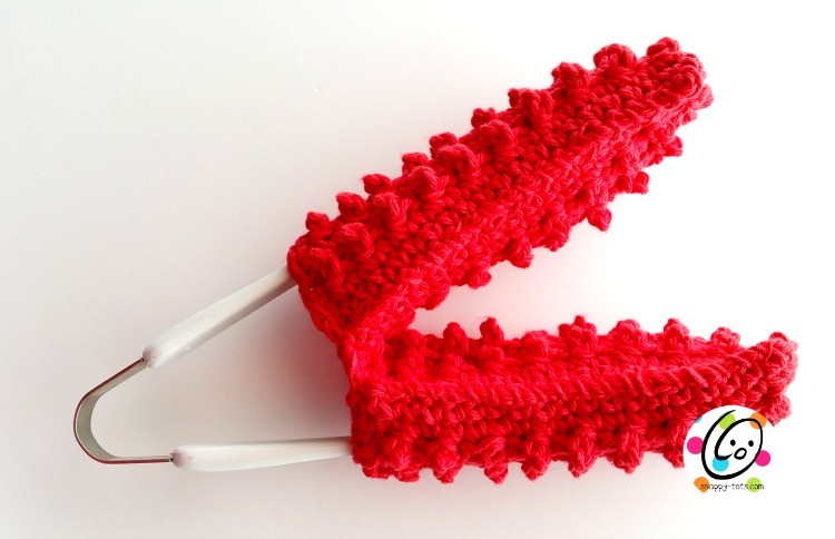free crochet pattern. Blind Lobsters are great for cleaning window blinds, ceiling fan blades, silverware or glasses.