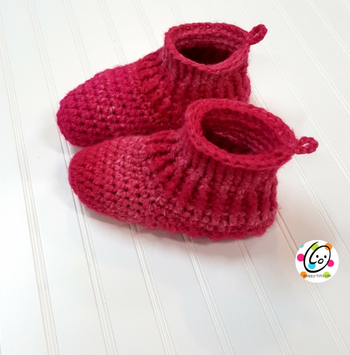 Free Pattern: Infinitely Happy Feet Slippers for Teens and Adults