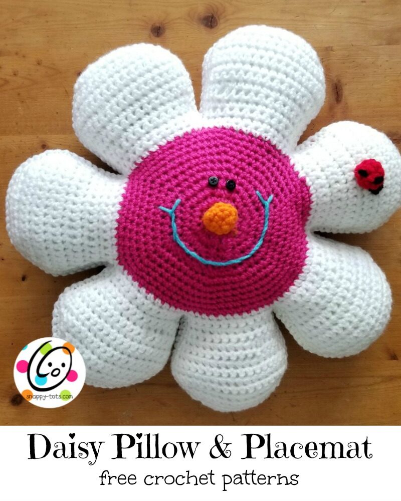 Free Pattern: Daisy Pillow and Placemat