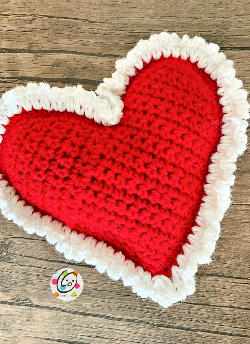 Free Crochet Pattern: Little Heart Pillow