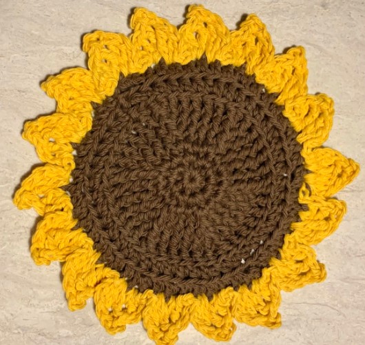 Back round of crochet sunflower petals on the Kitchen Sunflowers Trivet